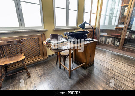 Krakau, Polen - Juni 3, 2018: Original Office von Oskar Schindler Sekretärin des Oskar Schindlers Liste zu schreiben. In Oskar Schindler's Stockfoto