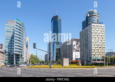 Warschau, Polen, 31. Mai 2018: Blick auf die moderne Architektur Gebäude in der Innenstadt von Warschau, Polen. Stockfoto