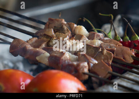 Leber Shish Kebab am Raster Stockfoto