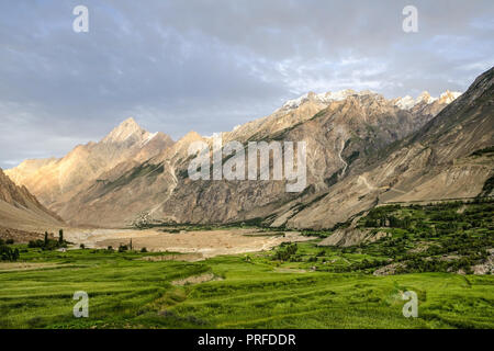 Blick aus den Bereichen Askole Dorf, Gilgit-Baltistan, Pakistan Stockfoto