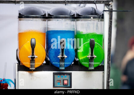 Slush Eis Granita Maschine in einem Fast Food Store Stockfoto