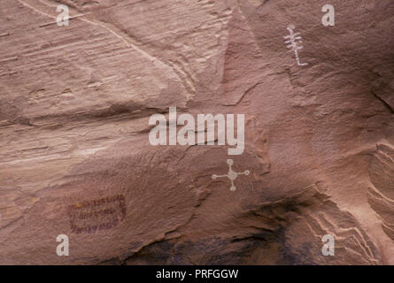 Petroglyphen im White House Ruinen: Anasazi Cliff - Wohnung, Canyon de Chelly, Arizona. Foto Stockfoto