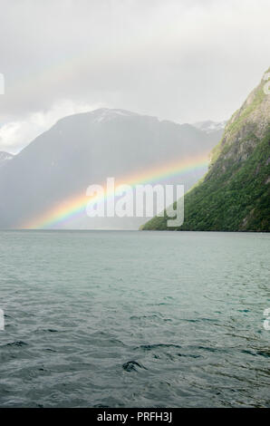 Norwegen - Hellesylt - Geiranger - irgendwo über dem Regenbogen - Europa Reiseziel Stockfoto