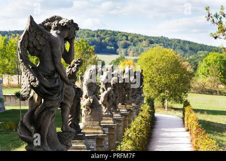 Die allegorien der Laster Statuen von Matyas Braun an Kuks, Hradec Kralove Region, Bezirk Trutnov, Tschechien, sonnigen Herbsttag Stockfoto