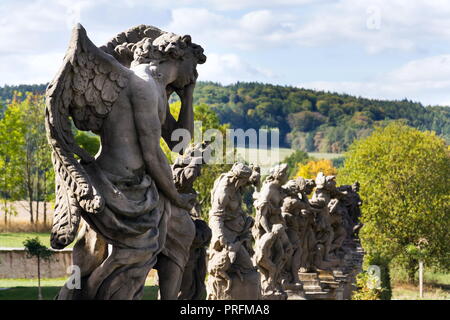 Die allegorien der Laster Statuen von Matyas Braun an Kuks, Hradec Kralove Region, Bezirk Trutnov, Tschechien, sonnigen Herbsttag Stockfoto