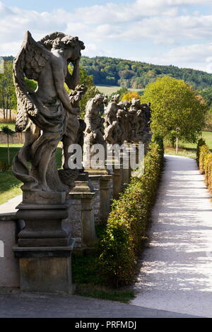 Die allegorien der Laster Statuen von Matyas Braun an Kuks, Hradec Kralove Region, Bezirk Trutnov, Tschechien, sonnigen Herbsttag Stockfoto