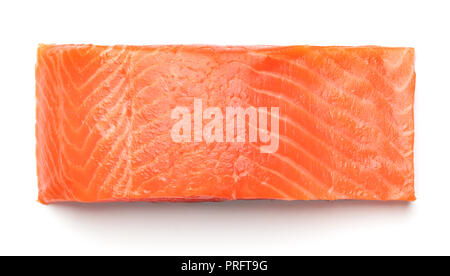Ansicht von oben roher Lachs filet auf weißem Hintergrund Stockfoto