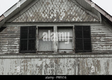 Details sind auf einem alten, abadoned Haus gesehen, in der Notwendigkeit der Reparatur. Stockfoto