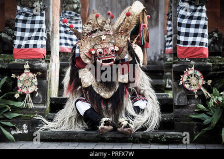 Barong Tänzer auf der Bühne in Bali, Indonesien Stockfoto