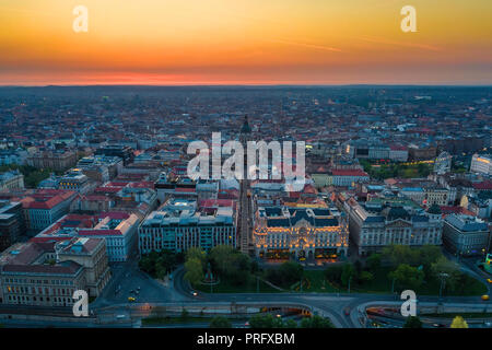 Budapest, Ungarn - Luftbild Panoramablick auf die Skyline von Budapest mit der berühmten St. Stephans Basilika (Szent Istvan Basilika) bei Sonnenaufgang Stockfoto