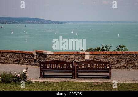 Landschaft des Plattensees von der Halbinsel Tihany, Ungarn. Ist ein Süßwassersee in Ungarn. Es ist der größte See in Mitteleuropa. Stockfoto