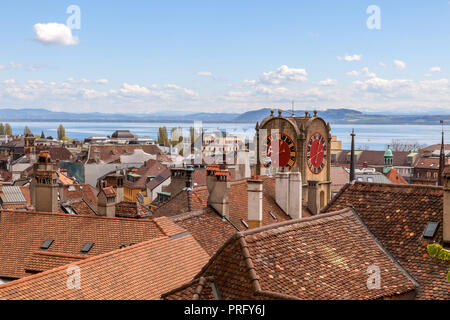 Erhöhte Ansicht von Neuchâtel, der französischsprachigen Hauptstadt des Schweizer Kantons Neuchâtel, Schweiz. Stockfoto