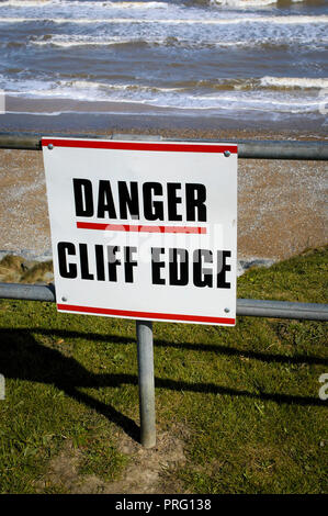 Gefahr instabiler Klippe Warnschild, Caister-on-Sea, Norfolk, England Stockfoto