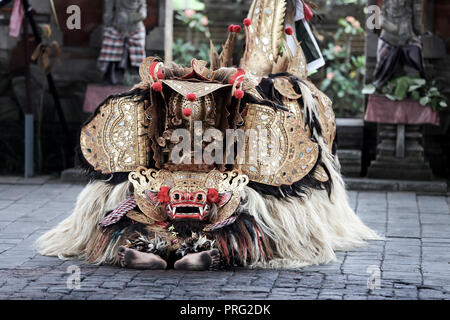 Barong Tänzer auf der Bühne in Bali, Indonesien Stockfoto