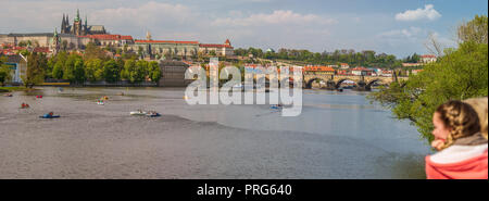 Die Prager Altstadt mit Schloss, Hradschin, die Karlsbrücke und Moldau, Prag, Tschechische Republik Stockfoto