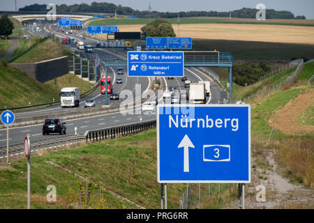 Blaue Ziel Zeichen "Nürnberg" auf Deutschen Autobahnen Stockfoto