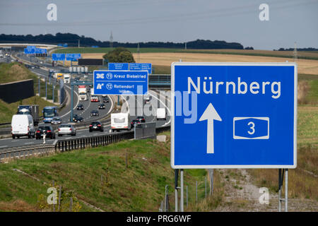 Blaue Ziel Zeichen "Nürnberg" auf Deutschen Autobahnen Stockfoto