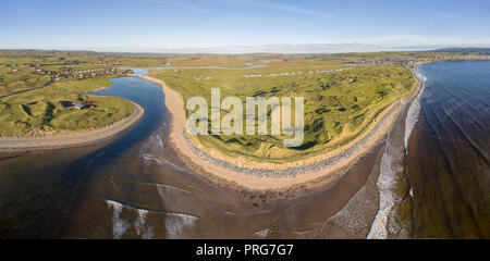 Irland Lahinch Golf Panorama aerial Birds Eye View. berühmte europäische Golfplatz. landschaftlich wunderschönen Lahinch Beach in County Clare Irland Stockfoto