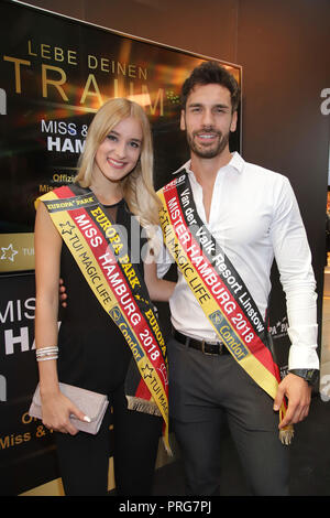 Schönheit Wettbewerb und jährliche Wahl von Mister und Miss Hamburg 2018 gehalten an Europa Passage mit: Laura-Sophe Hering und Jan Stuehmer (Miss und Mister Hamburg) Wo: Hamburg, Deutschland Wann: 31. Aug. 2018 Credit: Becher/WENN.com Stockfoto