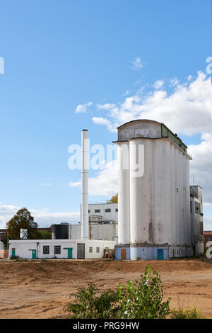 Ikonische, Stillgelegten, verlassenen ehemaligen Fabrik, zerkleinert Weizen in Welwyn Garden City, England, September 2018 Stockfoto