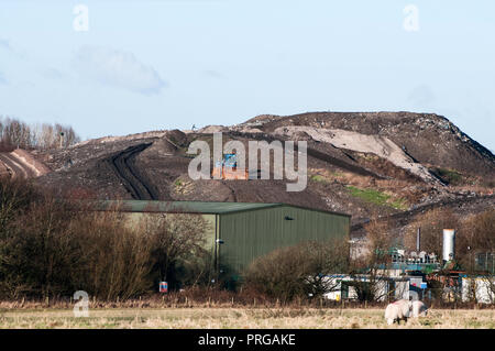 Um GROSSBRITANNIEN - Deponien und Resource Recovery plant auf dem Gelände des alten Clayton Halle Sand Steinbruch, Clayton Le Woods, Chorley, Lancashire, Großbritannien Stockfoto