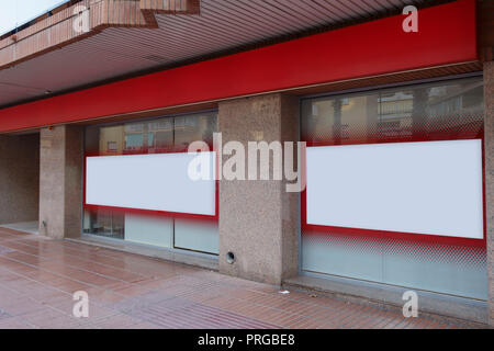 Büro mit zwei leere Plakate für kostenlose Werbung Mock up Stockfoto