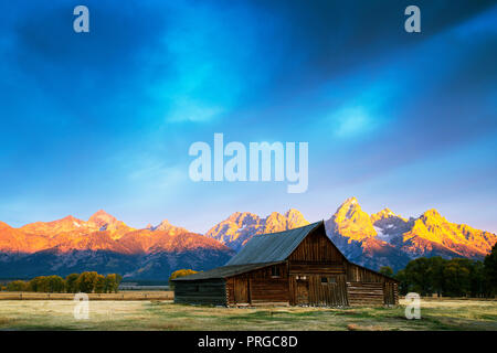 Eine der Molton Scheunen auf Mormon Zeile am Grand Teton National Park. Stockfoto