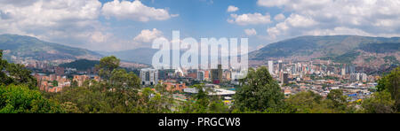 Stadtbild und Panorama von Medellin, Kolumbien. Medellin ist die zweitgrößte Stadt in Kolumbien. Es ist in der Aburrá Tal, einer der am meisten northe Stockfoto