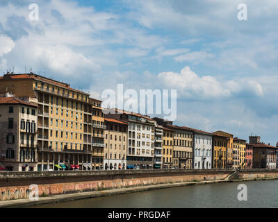 Schöne Häuser und Straßen der fabelhaften Stadt von Pisa, Italien. Reisen und Ferien Konzept Stockfoto