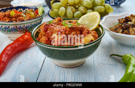 Dahi Huhn, Joghurt mariniertes Huhn Curry, hyderabadi Küche, Asien traditionellen verschiedene Gerichte, Ansicht von oben. Stockfoto