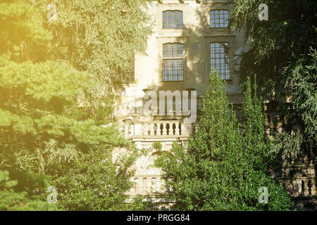 Mailand, Italien - September, 27, 2018: Alte Villa in Wald verlassen, Haus mit Ghost horror Konzept. Stockfoto