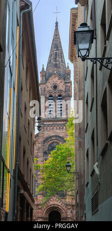 Kathedrale Notre-Dame von Straßburg oder die Kathedrale Unserer Lieben Frau von Straßburg, auch als Straßburger Münster bekannt, ist eine römisch-katholische Kathedrale. Stockfoto