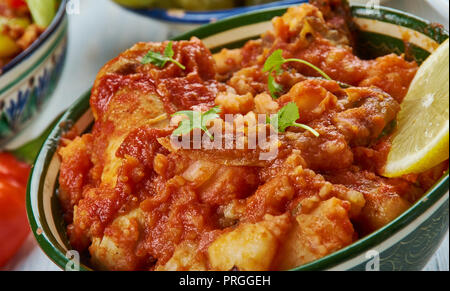 Dahi Huhn, Joghurt mariniertes Huhn Curry, hyderabadi Küche, Asien traditionellen verschiedene Gerichte, Ansicht von oben. Stockfoto