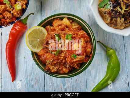 Dahi Huhn, Joghurt mariniertes Huhn Curry, hyderabadi Küche, Asien traditionellen verschiedene Gerichte, Ansicht von oben. Stockfoto