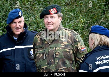 Zoutkamp, Niederlande. Okt, 2018 02. König Willem-Alexander der Niederlande bei der Willem Lodewijk van Nassaukazerne in Zoutkamp, am 02 Oktober, 2018, für eine workvisit der EU-Polizei- Ausbildung (EUPST Credit: Albert Nieboer/Niederlande/Point de Vue |/dpa/Alamy leben Nachrichten Stockfoto