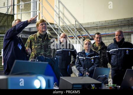 Zoutkamp, Niederlande. Okt, 2018 02. König Willem-Alexander der Niederlande bei der Willem Lodewijk van Nassaukazerne in Zoutkamp, am 02 Oktober, 2018, für eine workvisit der EU-Polizei- Ausbildung (EUPST Credit: Albert Nieboer/Niederlande/Point de Vue |/dpa/Alamy leben Nachrichten Stockfoto