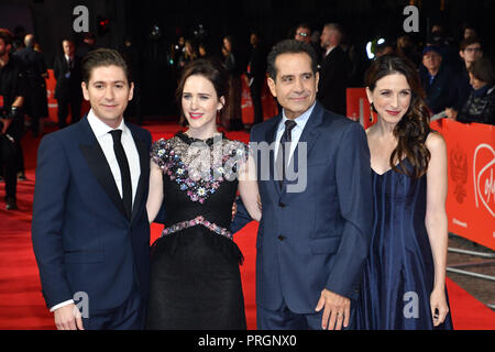 Michael Zegen, Rachel Brosnahan, Tony Shalhoub und Marin Hinkle besuchen Die Romanows - Weltpremiere im CURZON Mayfair, London, Großbritannien. 2. Oktober 2018. Stockfoto