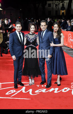 Michael Zegen, Rachel Brosnahan, Tony Shalhoub und Marin Hinkle besuchen Die Romanows - Weltpremiere im CURZON Mayfair, London, Großbritannien. 2. Oktober 2018. Stockfoto