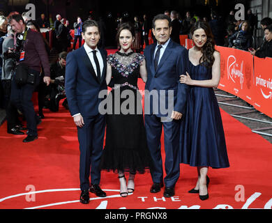 Michael Zegen, Rachel Brosnahan, Tony Shalhoub und Marin Hinkle besuchen Die Romanows - Weltpremiere im CURZON Mayfair, London, Großbritannien. 2. Oktober 2018. Stockfoto