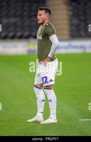 Hull, Großbritannien. 2. Oktober 2018, kcom Stadion, Hull, England; Sky Bet Meisterschaft, Hull City v Leeds Utd; Jack Harrison (22) von Leeds Utd im Warm up Credit: Craig Milner/News Bilder der Englischen Football League Bilder unterliegen DataCo Lizenz Credit: Aktuelles Bilder/Alamy leben Nachrichten Stockfoto