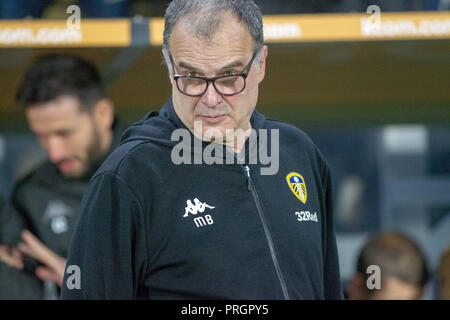 Hull, Großbritannien. 2. Oktober 2018, kcom Stadion, Hull, England; Sky Bet Meisterschaft, Hull City v Leeds Utd; Marcelo Bielsa Manager von Leeds Utd Credit: Craig Milner/News Bilder der Englischen Football League Bilder unterliegen DataCo Lizenz Credit: Aktuelles Bilder/Alamy leben Nachrichten Stockfoto