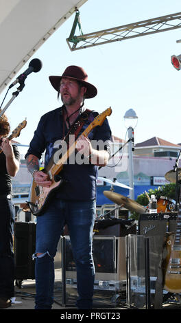 Virginia Beach, Virginia, USA. 29 Sep, 2018. DEVON ALLMAN Felsen am Strand des Neptun FESTIVAL in Virginia Beach, Virginia am 29. SEPTEMBER 2018. Foto © Jeff Moore, Kredit: Jeff Moore/ZUMA Draht/Alamy leben Nachrichten Stockfoto