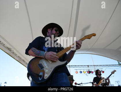 Virginia Beach, Virginia, USA. 29 Sep, 2018. DEVON ALLMAN Felsen am Strand des Neptun FESTIVAL in Virginia Beach, Virginia am 29. SEPTEMBER 2018. Foto © Jeff Moore, Kredit: Jeff Moore/ZUMA Draht/Alamy leben Nachrichten Stockfoto