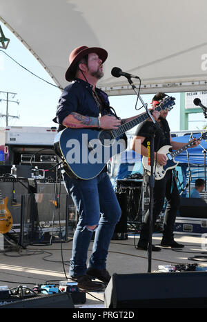 Virginia Beach, Virginia, USA. 29 Sep, 2018. DEVON ALLMAN Felsen am Strand des Neptun FESTIVAL in Virginia Beach, Virginia am 29. SEPTEMBER 2018. Foto © Jeff Moore, Kredit: Jeff Moore/ZUMA Draht/Alamy leben Nachrichten Stockfoto