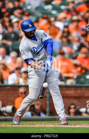 San Francisco, Kalifornien, USA. 30 Sep, 2018. Yasiel Puig (66) at bat während der MLB Spiel zwischen den Los Angeles Dodgers und den San Francisco Giants bei AT&T Park in San Francisco, Kalifornien. Chris Brown/CSM/Alamy leben Nachrichten Stockfoto