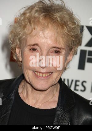 New York City, New York, USA. 2. Okt, 2018. Regisseurin Claire Denis besucht 'High Life' während der 56Th New York Film Festival findet in der Alice Tully Hall im Lincoln Center statt. Credit: Nancy Kaszerman/ZUMA Draht/Alamy leben Nachrichten Stockfoto