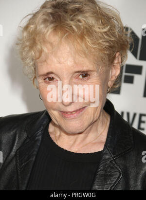 New York City, New York, USA. 2. Okt, 2018. Regisseurin Claire Denis besucht 'High Life' während der 56Th New York Film Festival findet in der Alice Tully Hall im Lincoln Center statt. Credit: Nancy Kaszerman/ZUMA Draht/Alamy leben Nachrichten Stockfoto