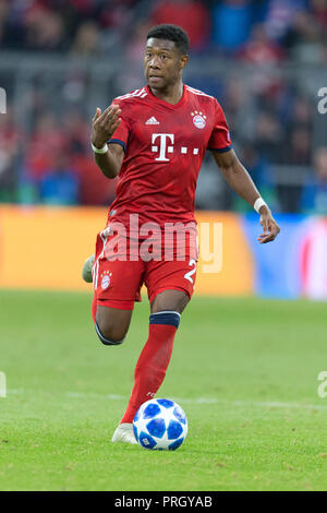 David Alaba (FCB) mit Kugel, einzelne GES/fussball/UEFA Champions League: FC Bayern München - Ajax Amsterdam, 02.10.2018 Fußball: UEFA Champions League: Bayern München gegen Ajax, München, Oktober 2, 2018 | Verwendung weltweit Stockfoto