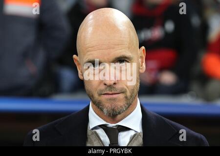 München, Deutschland. 02 Okt, 2018. firo: 02.10.2018 Fußball, Fußball: UEFA Champions League Saison 2018/2019 CL Gruppenphase, Hinspiel FC Bayern München - Ajax Amsterdam, Trainer Erik 10 Hag, Ajax Amsterdam, Porträt, Single Action | Verwendung der weltweiten Kredit: dpa/Alamy leben Nachrichten Stockfoto