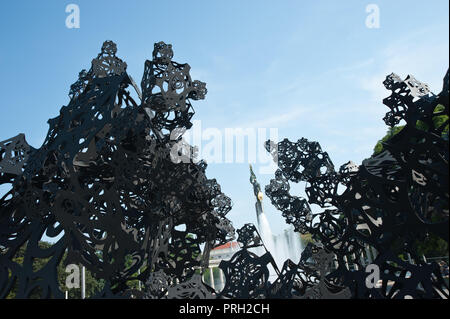 Wien, Schwarzenbergplatz mit Skulptur "Der Morgen" von Matthew Ritchie Stockfoto